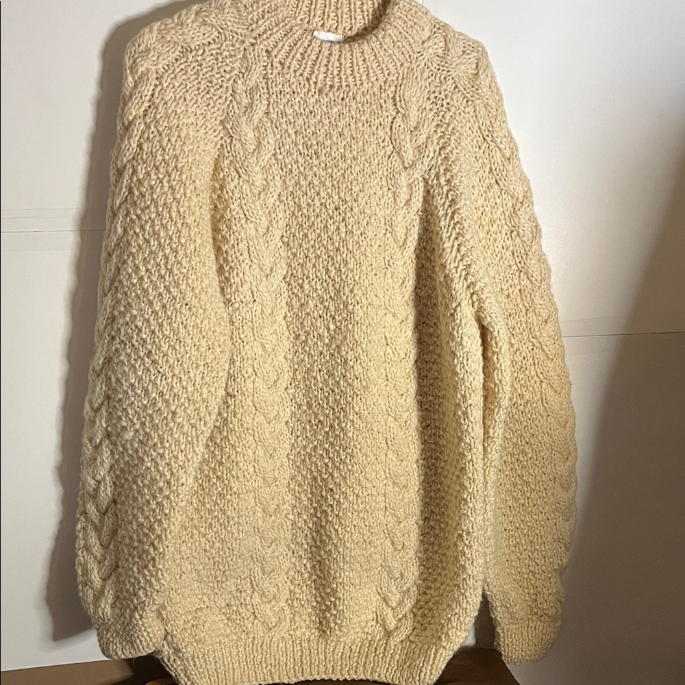😄Vintage Aran cable knit 100% wool handknit in Ecuador